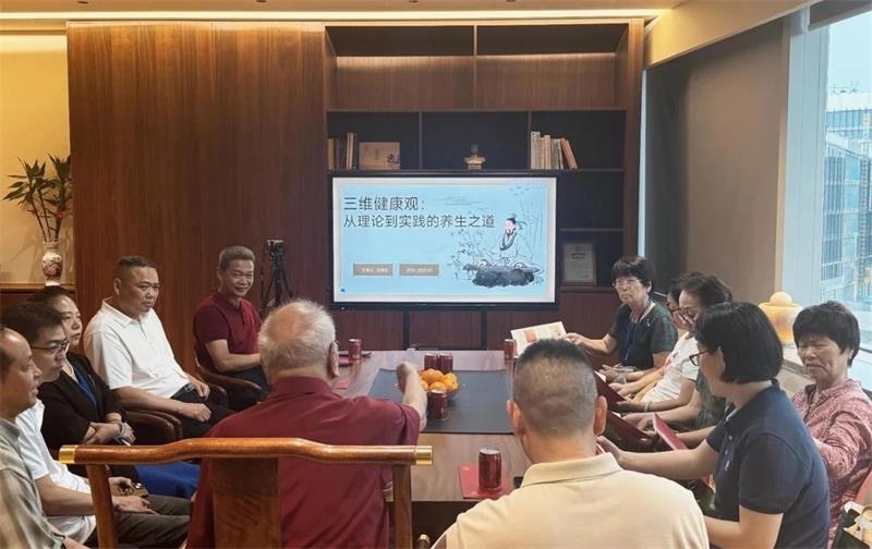 文章来自微信公众号“杉红岭健康”2025年7月17日下午，‌著名的货币金融学家和教育家，厦门大学金融学博士生导师、国家级金融重点学科的学术总带头人、93 岁高龄的张亦春教授，组织了厦大部分离退休人员到
